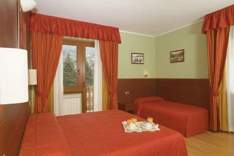 Standard Triple room