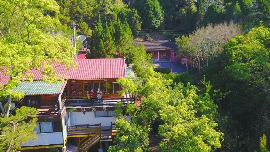 Hong Wa Cuo(埔里紅瓦厝山居民宿)