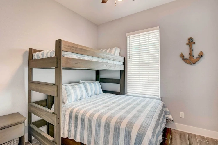 4 Bedrooms Cottage
