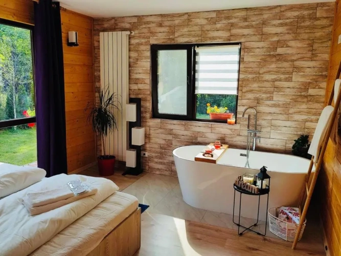 5 Bedrooms Cottage