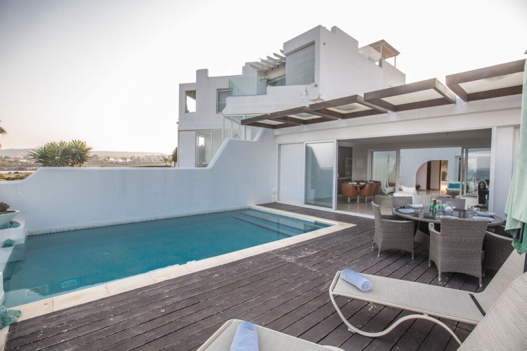 5 Bedrooms Villa with garden view