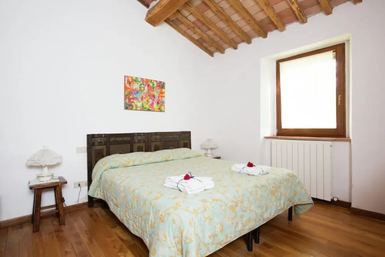 Scenic Tuscan Farmhouse