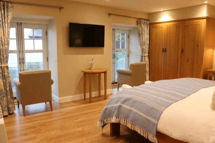 Deluxe Double room with partial sea view