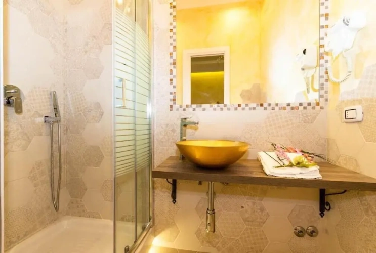 Standard Triple room