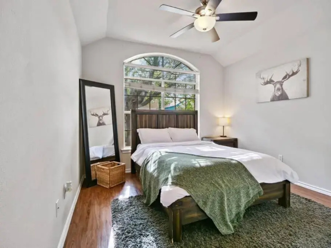 Cozy Getaway, Minutes from Austin!