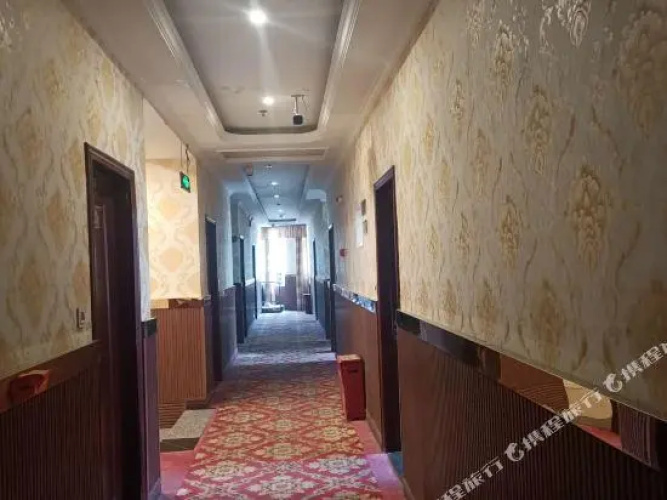Yinglun Business Hotel