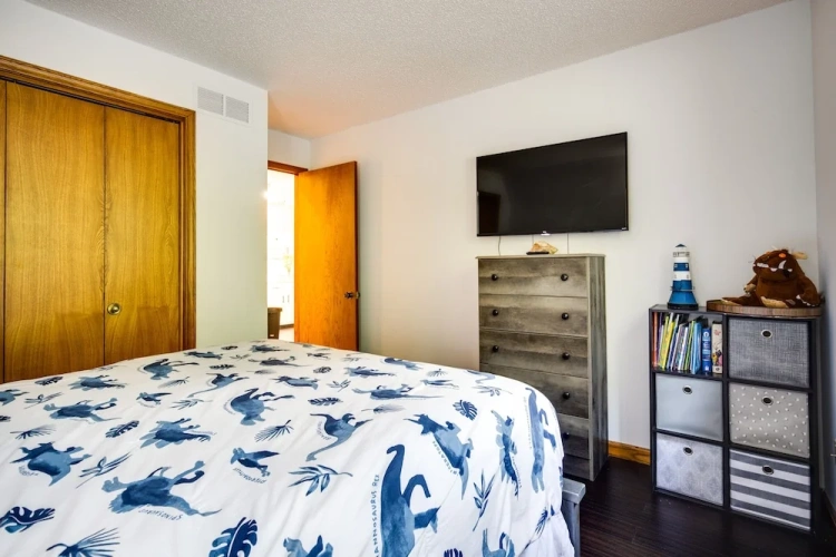 4 Bedrooms Cottage with balcony