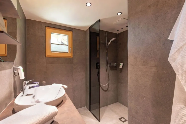 1 Bedroom Standard Double room with mountain view