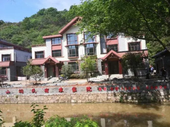 Xinyang Mountain B&B