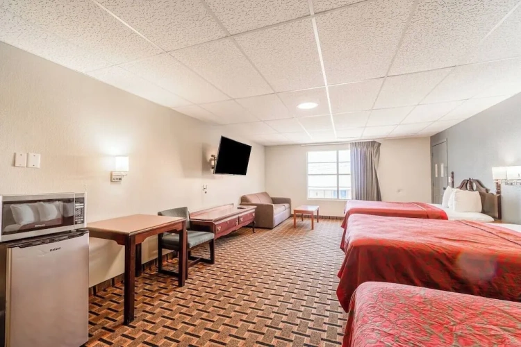 Standard Triple room