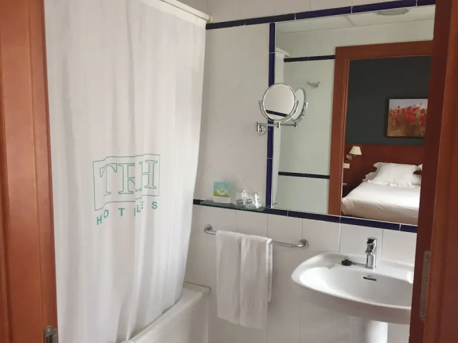Standard Double room with city view