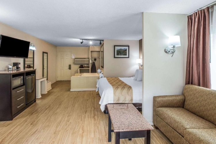 Suite with balcony