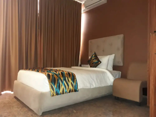 Ocean Queen hotel