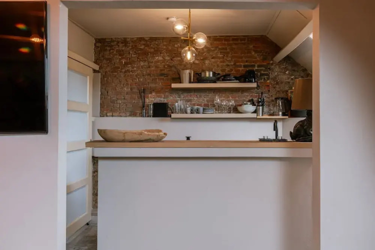 Chic Rooftop Apartment in Antwerp s Shopping hub
