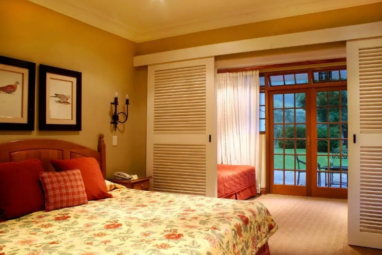 Standard Family room with mountain view