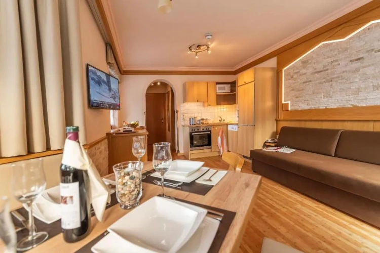 3 Bedrooms Apartment