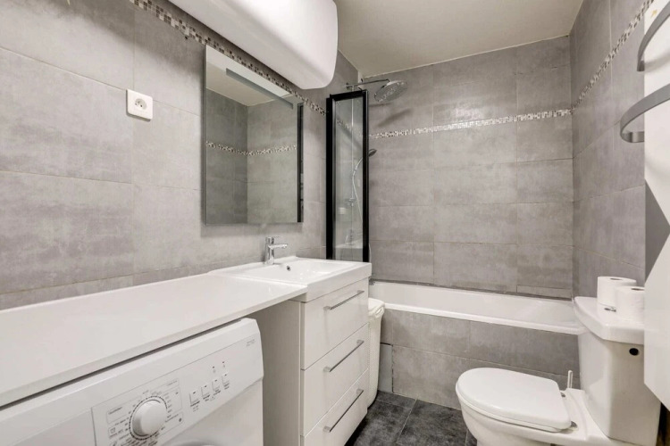 Magnificent Apartment Near Republique - Image 8