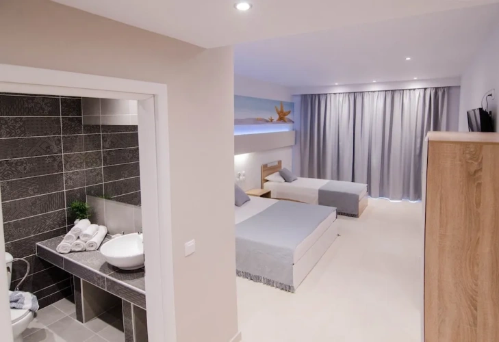 Standard Triple room with balcony