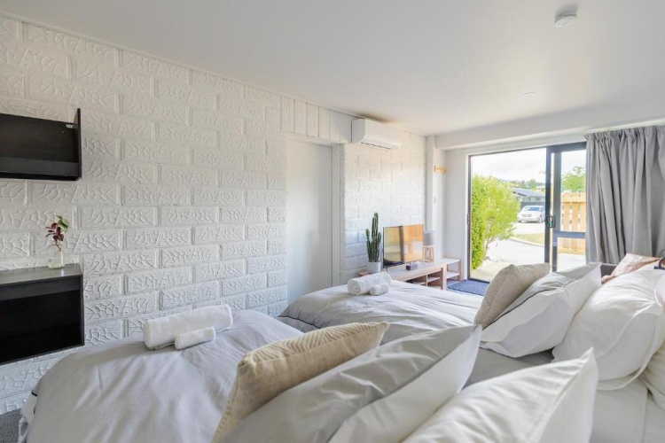 Standard Twin room with garden view