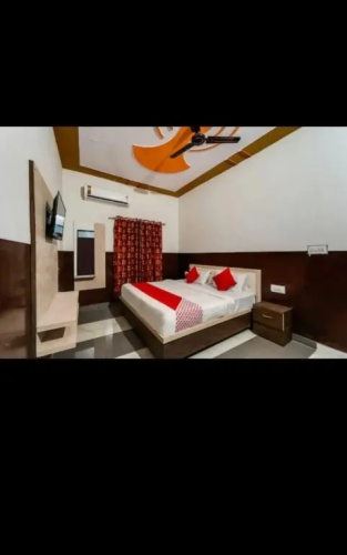 OYO 82804 Hotel Shiva