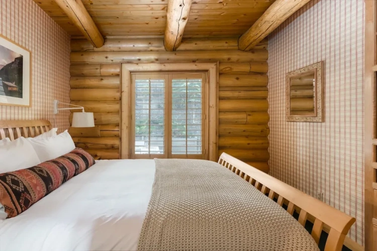 4 Bedrooms Cottage