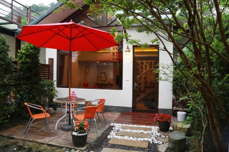 Standard Quadruple room with garden view