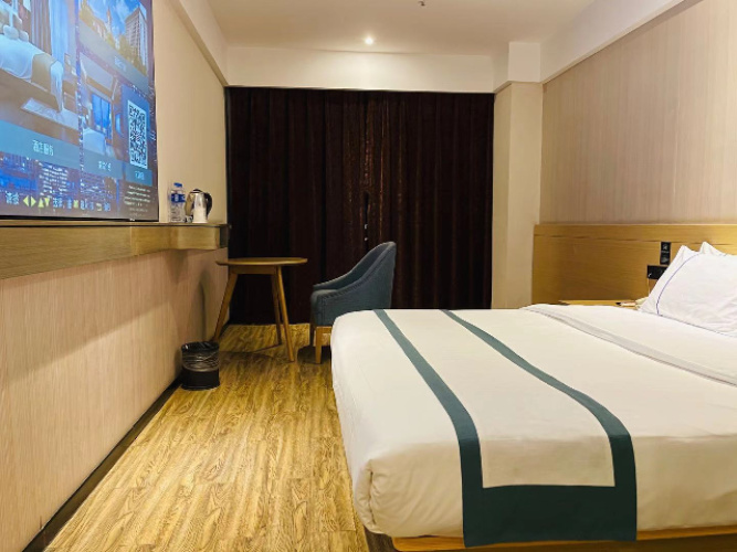 Standard Double room with city view