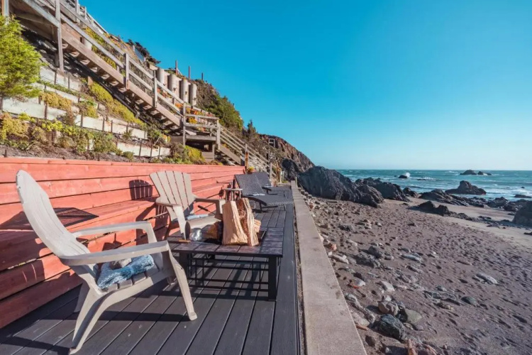 Seamist Beach Cottage, Private Beach & Ocean views