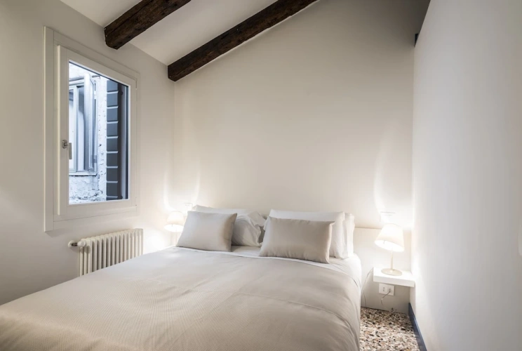 1 Bedroom Apartment with canal view