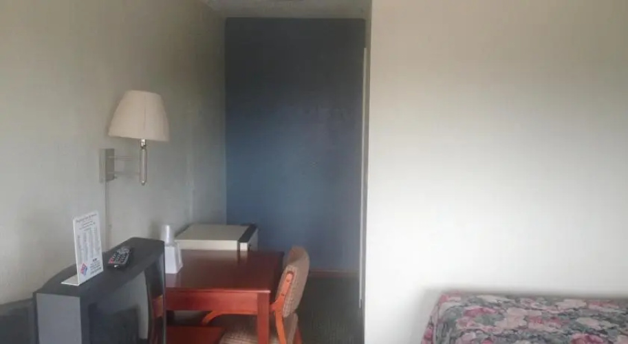 Regency Inn - Terre Haute