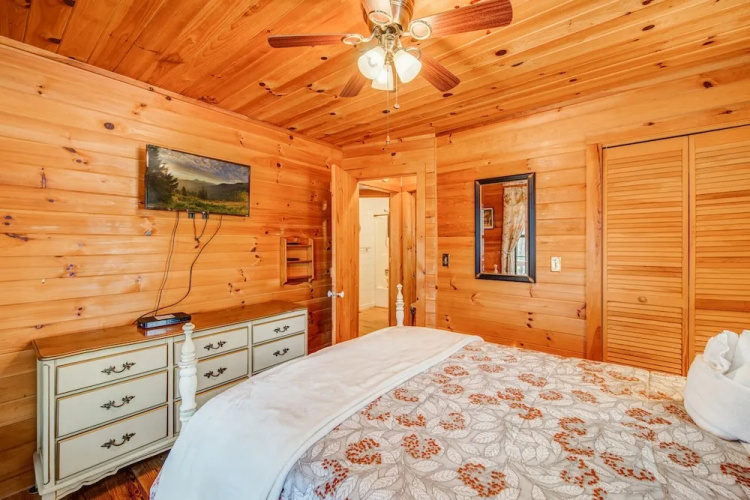 Blueridge Lodge Wrap-around Deck