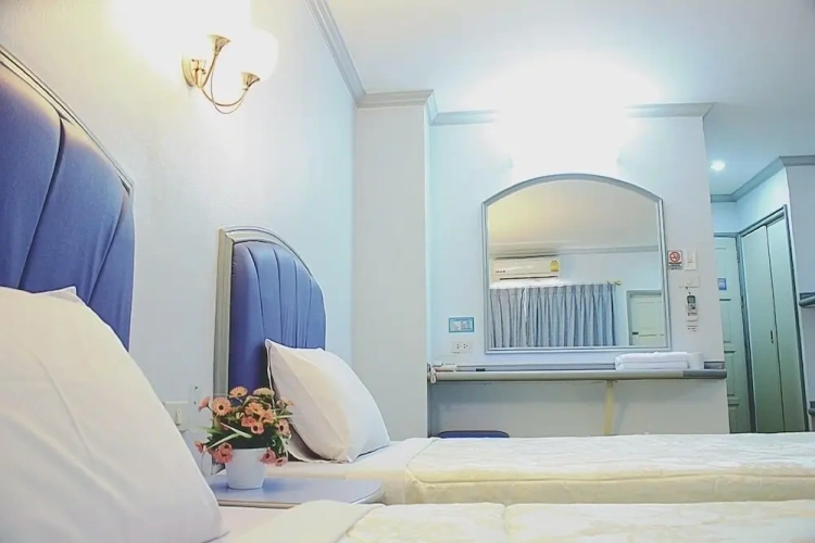 Standard Twin room with balcony