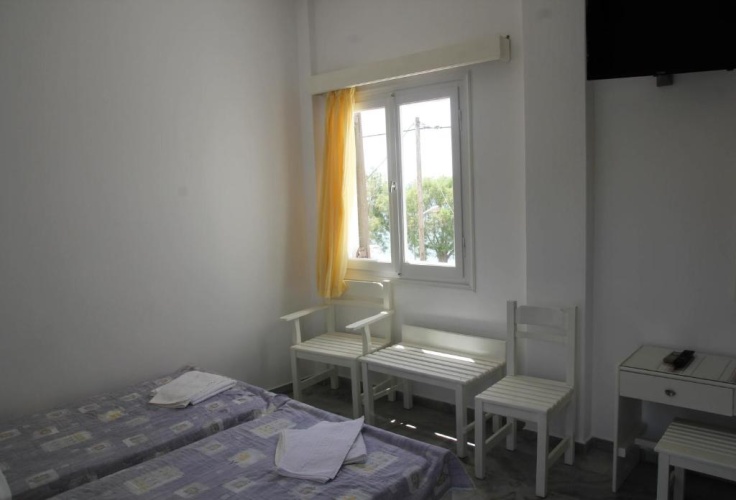 Standard Triple room with garden view