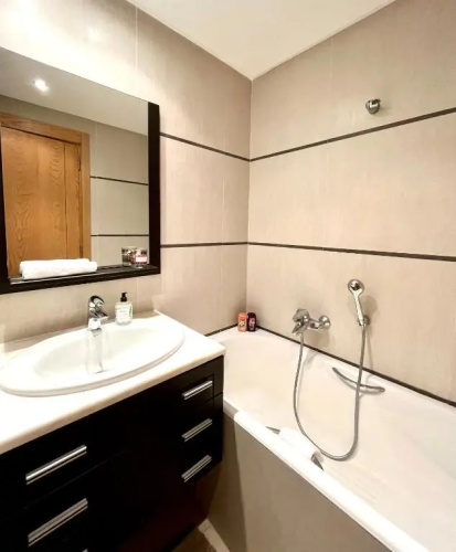 One Bedroom With a View Lac1
