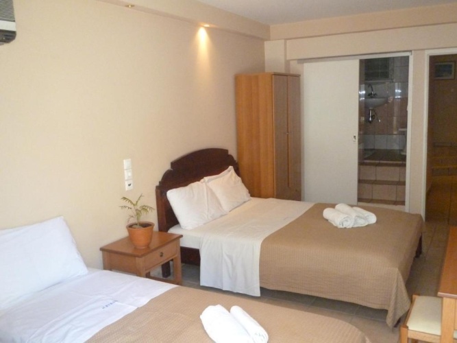 Economy Triple Basement room
