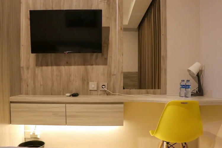 Nice And Stylist Studio At Gold Coast Apartment