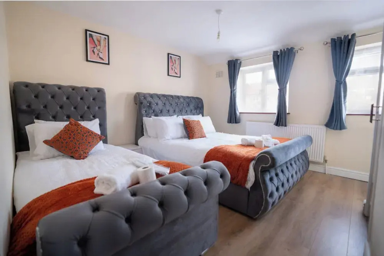 3-bed House - Sleeps 7, Parking & Views