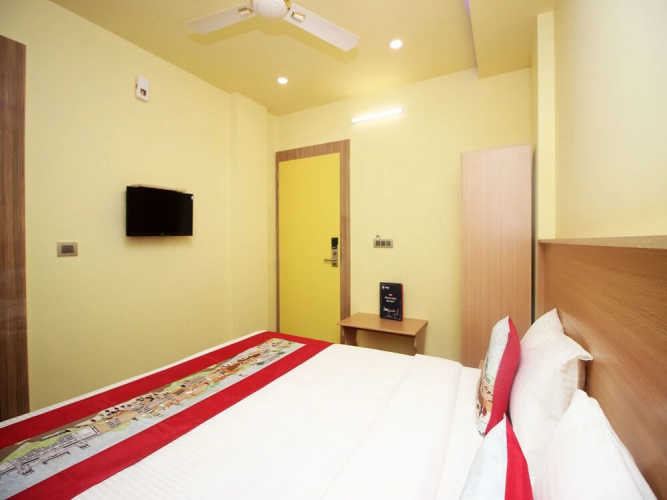 OYO 9563 Hotel RR Residency