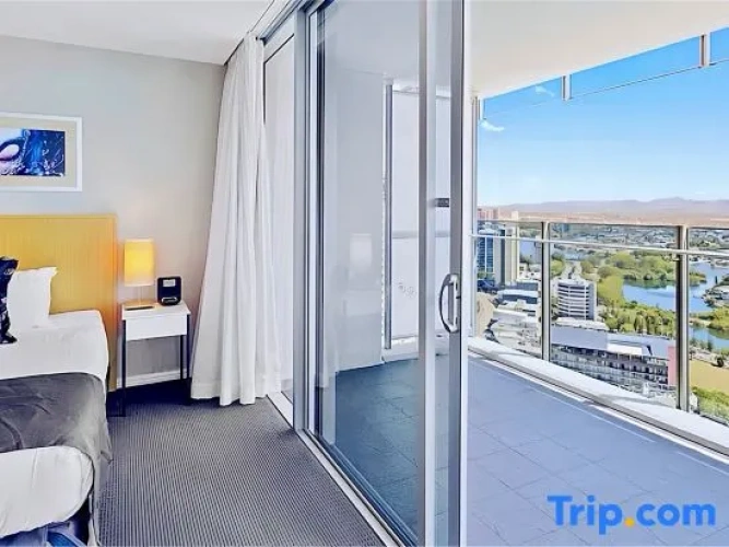 1 Bedroom Luxury Apartment with river view
