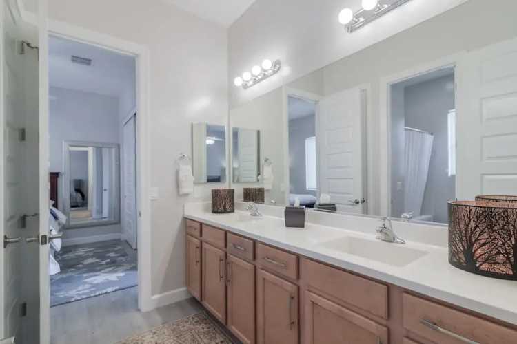 3 Bedroom Home with Outdoor Pool