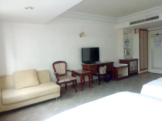 1 Bedroom Deluxe Quadruple room with city view