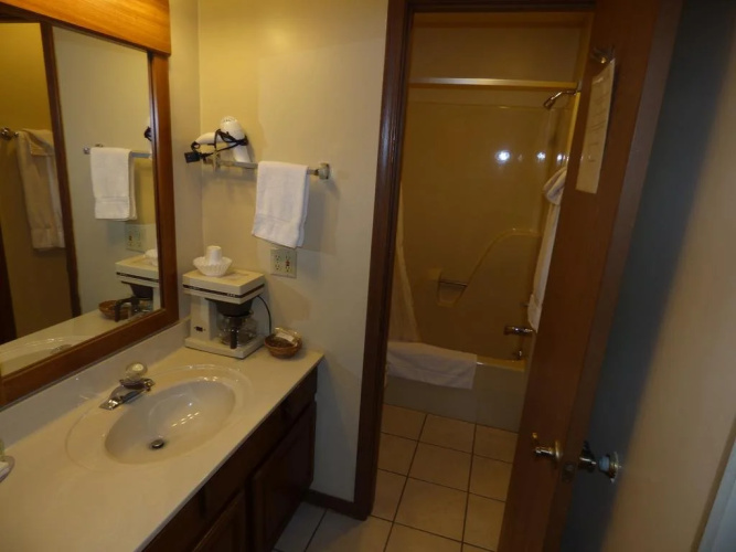 Four Seasons Motel