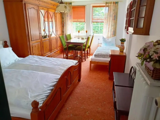 Standard Triple room