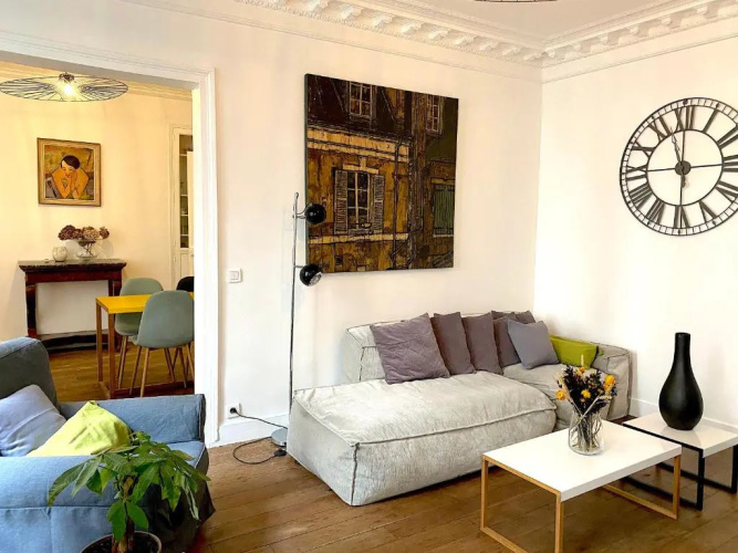 Quiet & Very Central 2 BR Flat