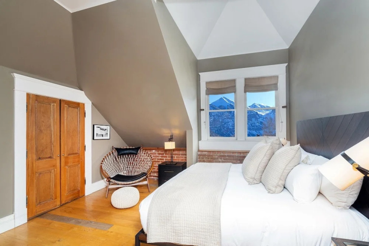 Ajax Loft 1 Bedroom Apts by RedAwning