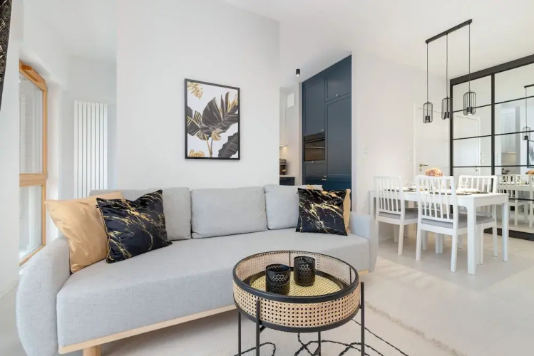 Modern With Balcony and Gym by Renters