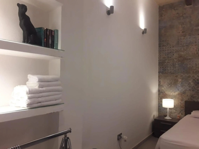 Valletta most central studio apartment 16th-Century building
