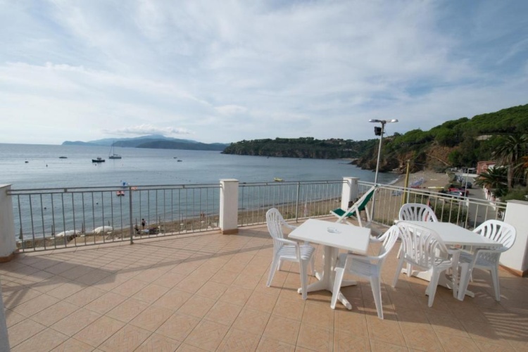 Apartment with sea view