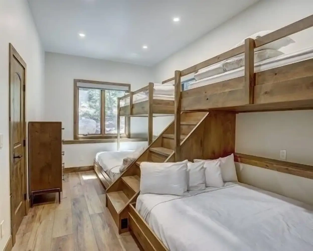 4 Bedrooms Cottage