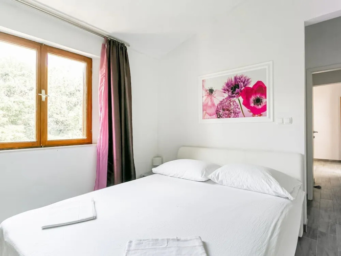 Alluring Holiday Home in Sumartin With Balcony
